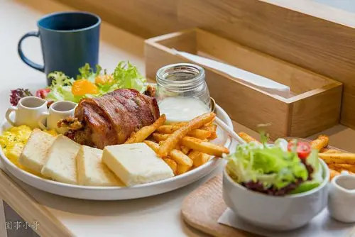 中壢內壢早午餐-好吃的帶骨肉真的存在！夥伴們！搭上甜福號吧，我把所有的一切都放在那裡了！