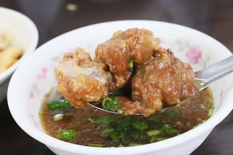 西門町美食/萬華小吃『楊排骨酥麵』食尚玩家、蘋果日報推薦！排骨酥湯、滷肉飯好吃！菜單價位(捷運西門站)