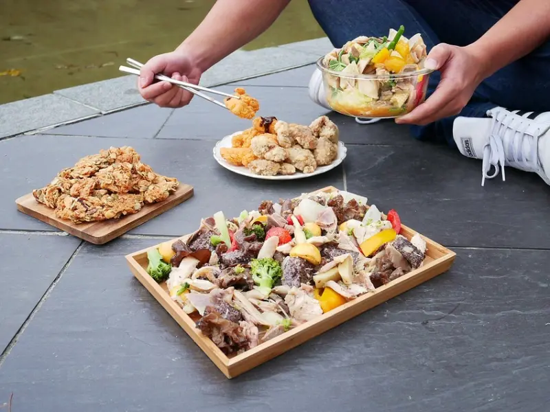 南投日月潭小吃，超新鮮的鹽水雞帶去遊湖也不錯，日月潭分店還有專屬木耳寶寶趕快來吃吃-不吃不可鹹水雞