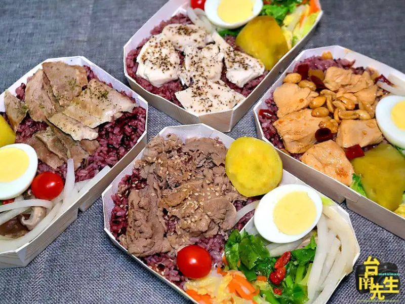台南水煮餐／只開平日純外帶無內用／限量供應晚來吃不到／少油少鹽低熱量／當天採買新鮮食材／忠實顧客連續吃一個月