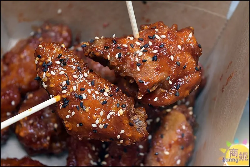 韓金量|一中中友逛街美食懷念韓國味!皮酥肉嫩一咬爆汁必點韓式炸雞.辣醬雞翅.雞腿排-商妮吃喝遊樂