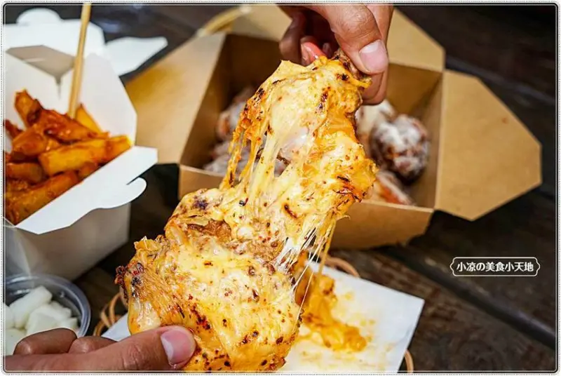 台中一中人氣韓式炸雞║邪惡牽絲泡菜醬起司雞腿排，韓式炸雞高達9種口味可選，去不了韓國就來這！！