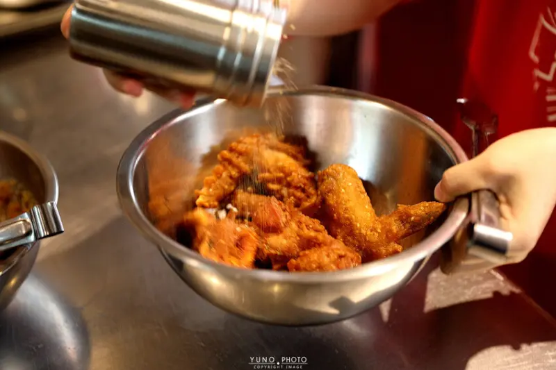 不用飛韓國 路邊攤韓式炸雞底加啦！辣的夠味的辣炒年糕搭配韓式炸雞 營業到凌晨一點半