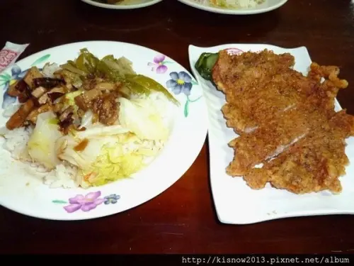 外酥內嫩的排骨飯--金滿園排骨飯体驗心得              