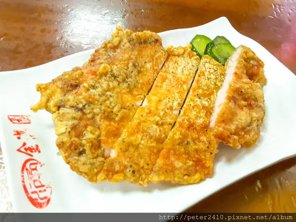 【台北】金園排骨│西門町必吃，排骨內嫩外酥，黑胡椒香濃郁