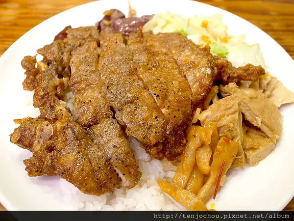 花花，甲飽沒【台北食記】胡天蘭推薦！麗珠什錦麵 我覺得排骨飯更好吃 萬華50年美食