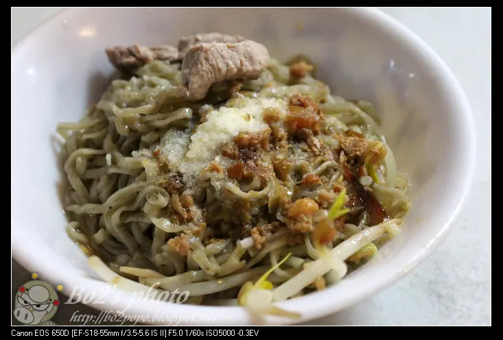 
台南.中西區-阿龍意麵(紅蘿蔔跟牛蒡口味意麵)
