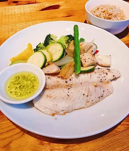 [台北小吃]松山區中山國中站「狐狸野餐」小農無負擔健康美味簡餐/料理口味用心又特別/超多特別魚料理/附菜單