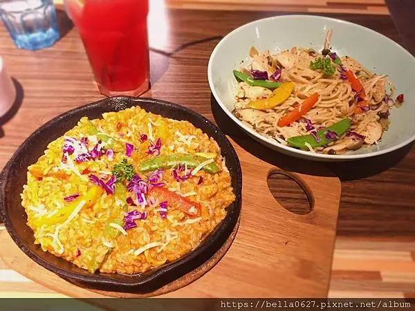 2021高雄美食【莓塔咖啡館】一份餐點附飲料濃湯，份量十足CP值超高｜每日限定起司乳酪蛋糕可以嚐嚐。