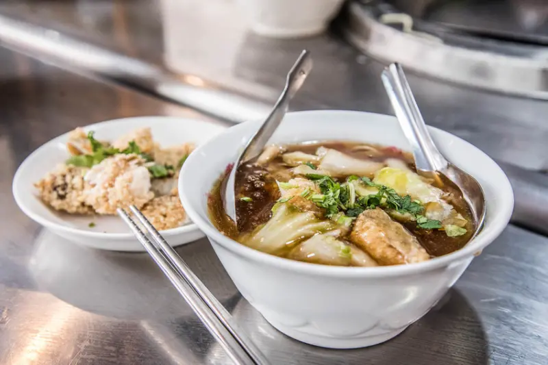 [台南美食]好味紅燒土魠魚焿/一味就賣70年！最懷舊的台南古早味紅燒土魠魚焿 - 大手牽小手。玩樂趣