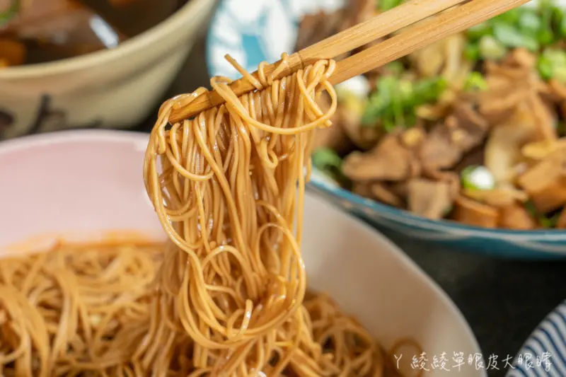 新竹宵夜滷味！新竹市區超不起眼的滷味攤脫滷滷味，獨家秘方滷汁還能客製化調整鹹度跟辣度 - ㄚ綾綾單眼皮大眼睛