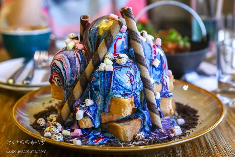 低調網美餐廳，價格出乎意料實在！餐點飲料好拍好吃，套餐飲料無限暢飲，讓人想聚餐的想聚