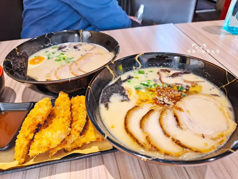 【桃園中壢】黑宅拉麵，中原商圈附近的日式平價拉麵，焦蔥豚骨拉麵，湯頭香醇濃郁，叉燒肥瘦軟嫩不油膩，桃園美食推薦