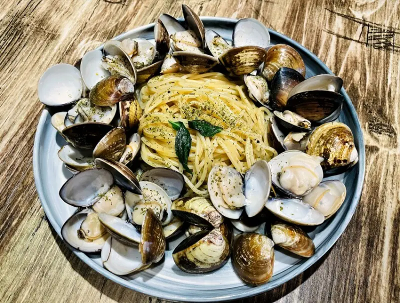 【不二煮藝】台北大安區必吃美食，少油少鹽輕食健康新食尚！『新推出』浮誇痛風系義大利麵，滿滿蛤蠣好誘人！