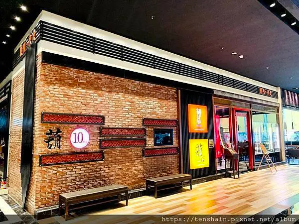 抗疫便當吃起來！葫同燒肉夜食-胡同燒肉10號店，自取便當65折，樣式多，口味好。頂級鮑魚海鮮咖哩飯只要208元，好吃到讓我連吃兩天！