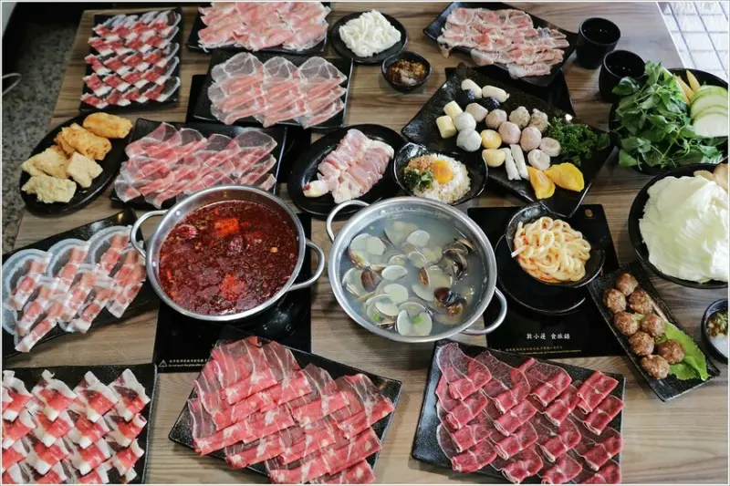 【高雄】玖玖香一品鍋‧498鍋品吃到飽，9種肉品，7種湯頭任選，滿滿的蛤蜊無限量供應不加價