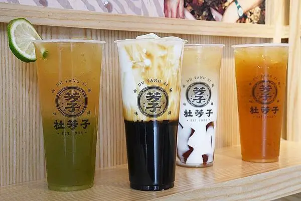 高雄最有阿嬤回憶的手搖飲【杜芳子古味茶鋪-高雄瑞豐店】特選好茶配上古早味的滋味以及特色搭配，成為瑞豐夜市、高雄最有古味的茶飲！＊高雄飲料推薦