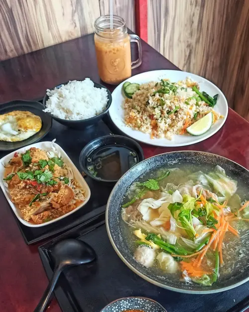 【新北林口】泰媽泰式小吃，平價泰式料理，份量大，林口三井商圈，外送內用人潮不斷，內有菜單