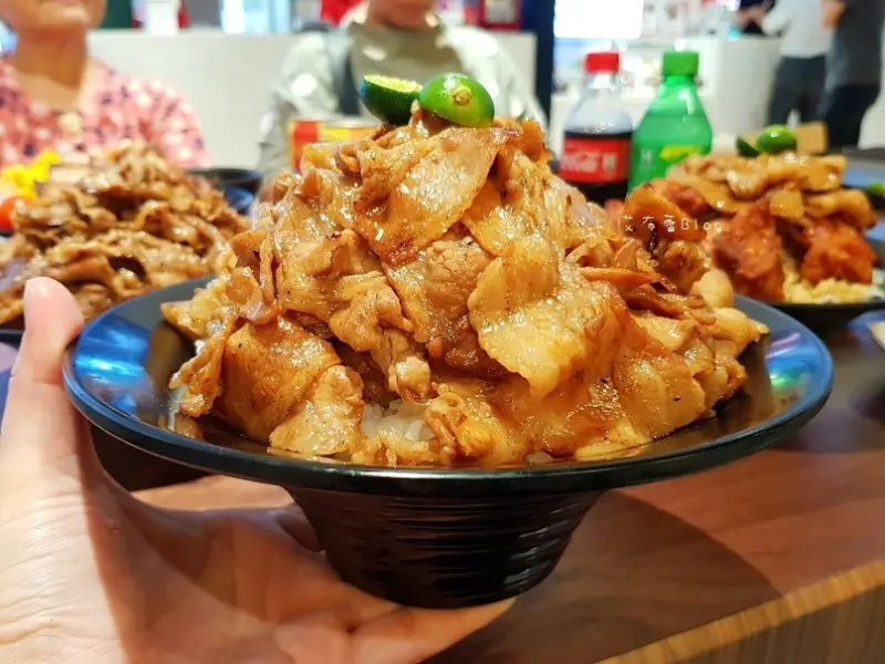 《高雄美食》味一亭（義享時尚廣場）❤義享美食第一發！無肉不歡，肉肉堆成小山的燒肉丼~