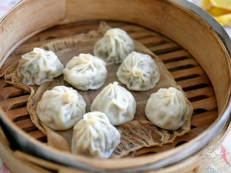 花蓮市區早餐【永裕豆漿】早餐、宵夜都能吃的到，現點現蒸小籠湯包熱騰騰上桌！燒餅油條酥酥好吃不含油。