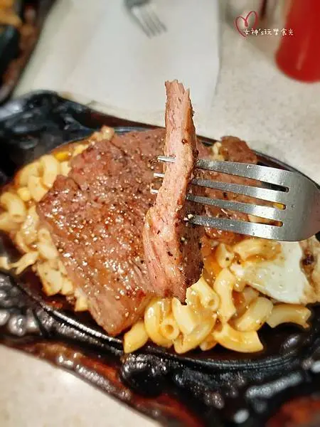 在地人推薦平價甜甜醬牛排（拿號碼牌才能吃到？！）