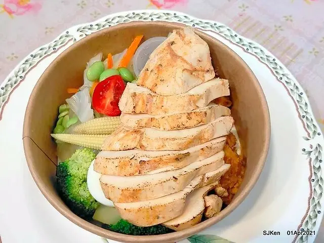 (北捷南港站附近美食)「Hungry Dogs 二犬健康餐飲」--- 新鮮豐盛美味的「炙燒風味嫩雞」餐盒與「荔枝玫瑰氣泡飲」!