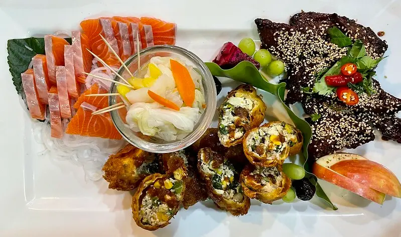 【台灣，宜蘭縣，冬山鄉】在地人的超美味餐廳～阿源桶仔雞（阿源快炒）；沒人帶領，保證一定錯過。（宜蘭美食/冬山美食）
