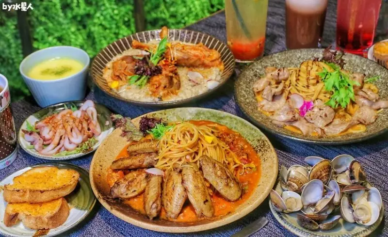 太膽小不要來！天黑請閉眼廢墟義大利麵，爆量14隻雞翅啃到懷疑人生，免費飲料無限暢飲