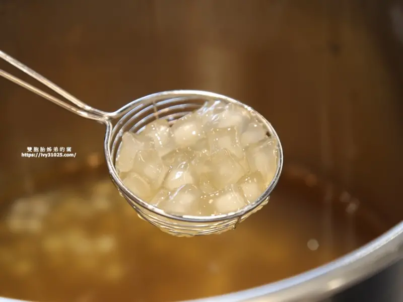 上宇林頂級茶飲厚鮮奶茶專門店楠梓加昌店為你調配屬於自己幸福的茶飲