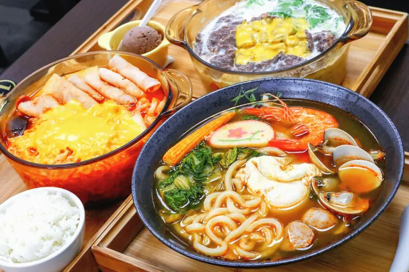 伊鍋一。小火鍋也有泰式酸辣烏龍麵、飽到天靈蓋部隊鍋！涮涮鍋幫你煮好不沾手，北投火鍋推薦