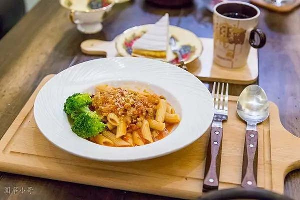 中壢太子鎮南亞咖啡下午茶-Alice Café & Art，一個充滿創作靈魂的小空間，歡迎和我們一起進入愛麗絲的奇幻旅程。