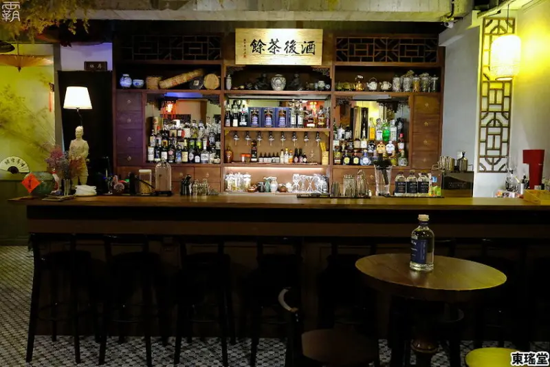 復古中藥行超有特色，東瑤堂不賣中藥，賣的是牛肉麵跟堂主特調！