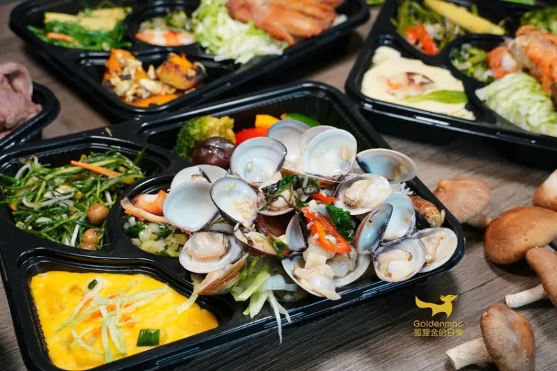 台中西屯外帶便當推薦｜秋今醉 蛤蜊堆成小山的便當真的超浮誇 鮭魚肚、鮮蝦、牛小排、和牛都吃的到