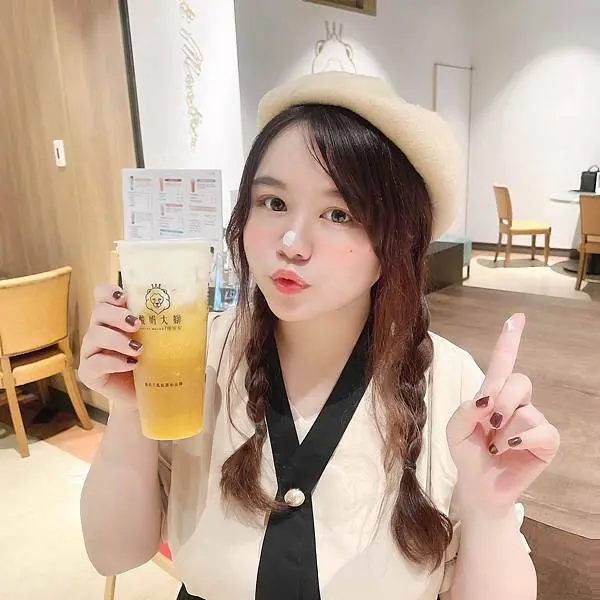 【酸奶推薦】酸奶大獅-台北新光信義新天地A11店～酸奶做公益、酸奶順口、好喝～每天18小時新鮮發酵～