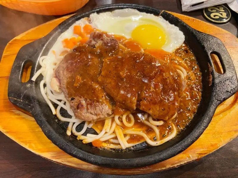 【中壢美食】有煎牛排。中央西路上咖哩飯、吐司、飲料、冰淇淋吃到飽的平價牛排