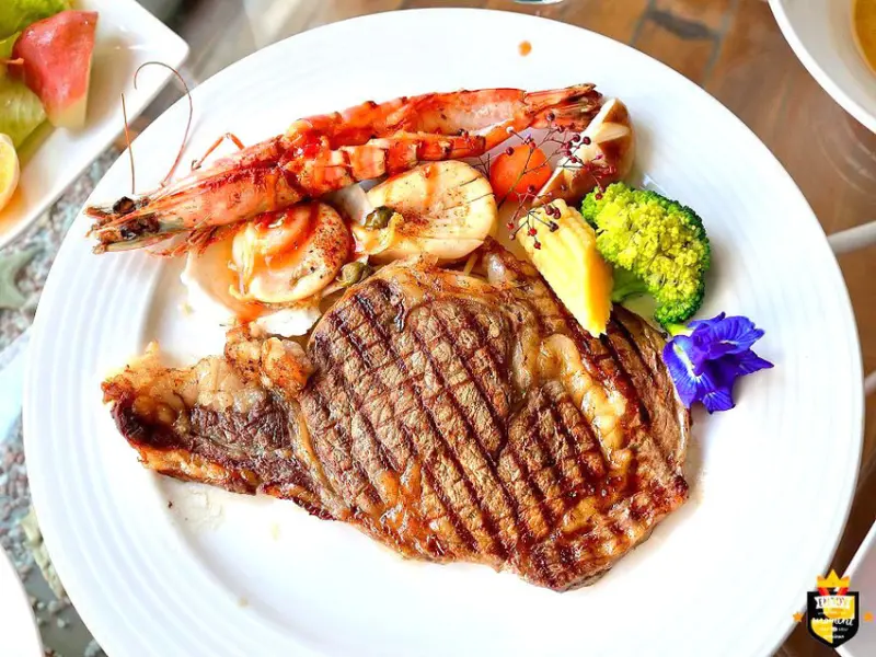 台南義法料理／嚴選食材不用半成品／堅持天然無化學添加／中西合併百年檜木老屋／黑膠唱片x百萬級真空管音響／美食+音樂+庭院+老宅+藝文五重奏