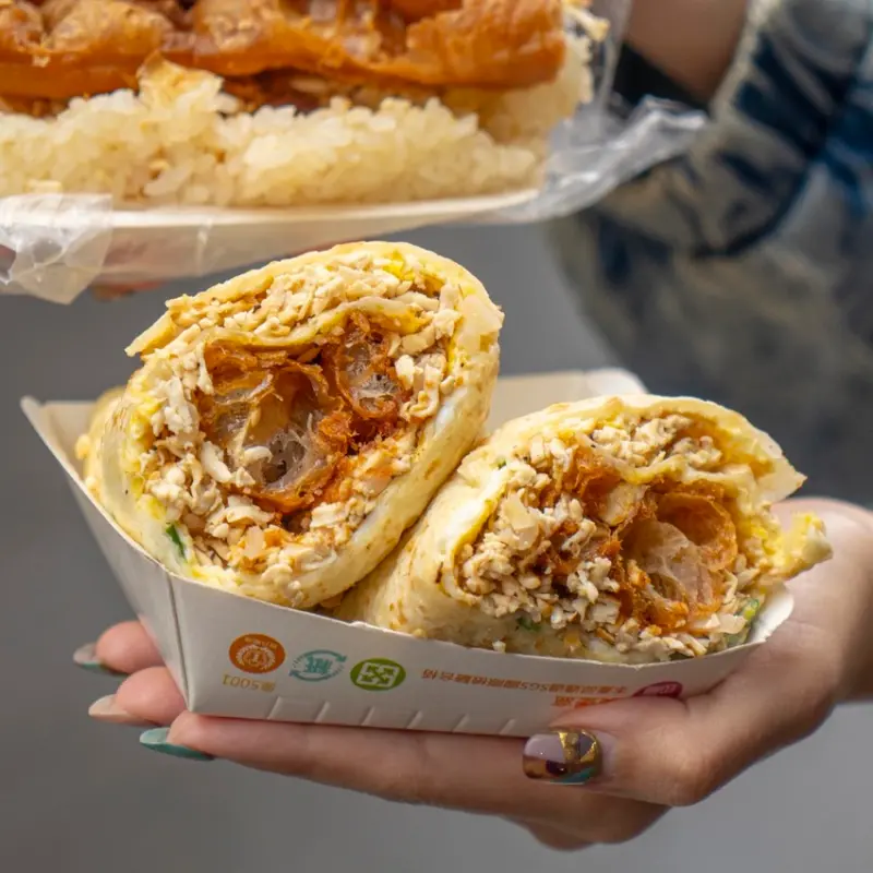 基隆美食 延平街口早餐｜基隆人氣早餐推薦，大份量「總匯蛋餅、飯糰」，口味獨特飽足感十足！ · 算命的說我很愛吃