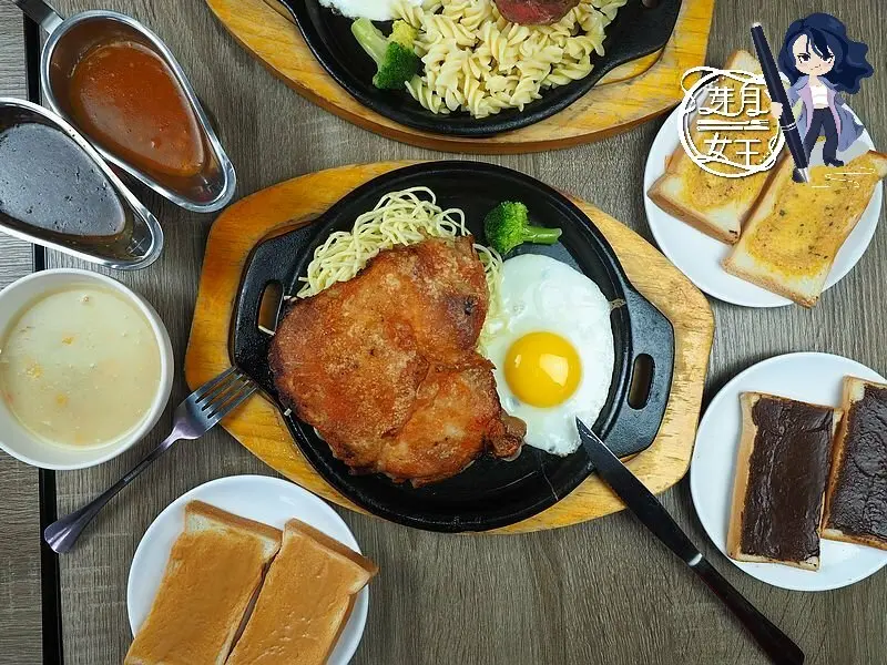 山仔頂也有好吃的超大雞腿排，150元就可以自助吧吃到飽，濃湯吐司都好讚！