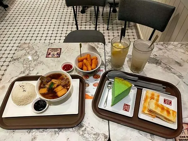 經典"南洋咖啡室"遠百信義A13美食推薦-土司工坊Toast Box!!