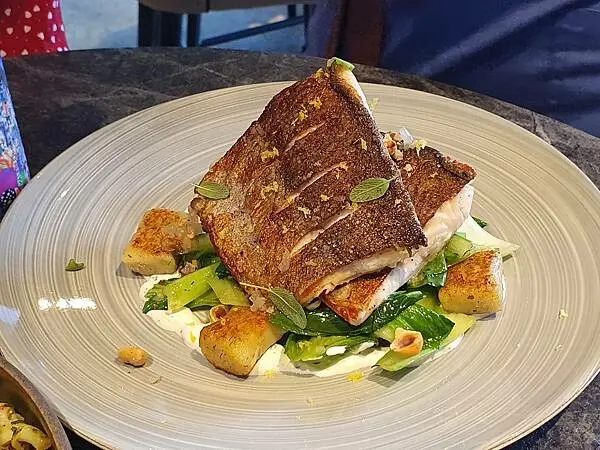 (胖樺食記)南京復興超推薦餐酒館「Bottless 非瓶」/調酒以及甜點都讓人驚喜/松山區美食早午餐/生飲葡萄酒