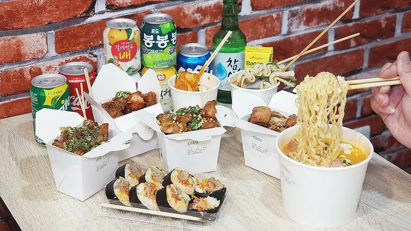 高雄韓式料理推薦～韓國街頭小吃原味呈現！【魚雞飯糕韓式食堂】高科大學區美食 楠梓美食 高雄捷運後勁站（內附菜單價位）