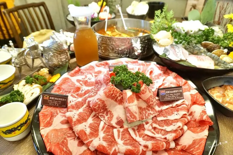 ★義享天地美食推薦★【問鼎皇上吉祥宮廷火鍋-高雄義享店】被捧上天的火鍋料理殿堂。