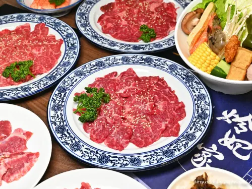 台中主打手切冷藏肉鍋物，湯頭竟然還有佛跳牆！電話預約再送滷鴨血一份～