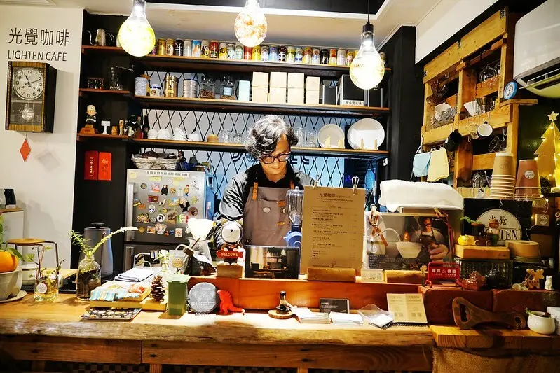 【台灣，宜蘭縣，蘇澳鎮】風格咖啡館～光覺咖啡 Lighten Cafe；透過咖啡香，巧遇花蓮的海風與陽光（海岸咖啡/Costal coffee）。
