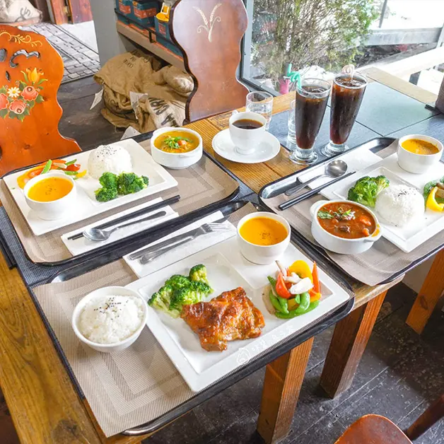 花蓮美食。莫內花園咖啡農莊 隱藏在鯉魚潭邊的超道地異國料理