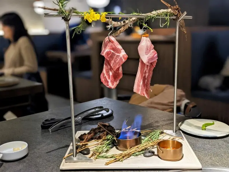 虎三同 韓食燒肉餐酒｜頂級韓式燒肉配星空調酒！信義區180度夜景環繞！台北燒肉推薦、信義燒肉推薦、信義餐酒推薦、台北韓式推薦、信義韓式推薦、遠百信義餐廳推薦、台北高級餐廳推薦