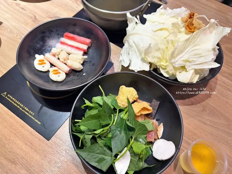 竹北-竹間精緻鍋物 ✔蔬食自助吧✔明治冰淇淋、飲料請自取✔個