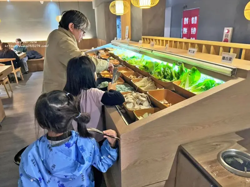 竹北-竹間精緻鍋物 ✔蔬食自助吧✔明治冰淇淋、飲料請自取✔個