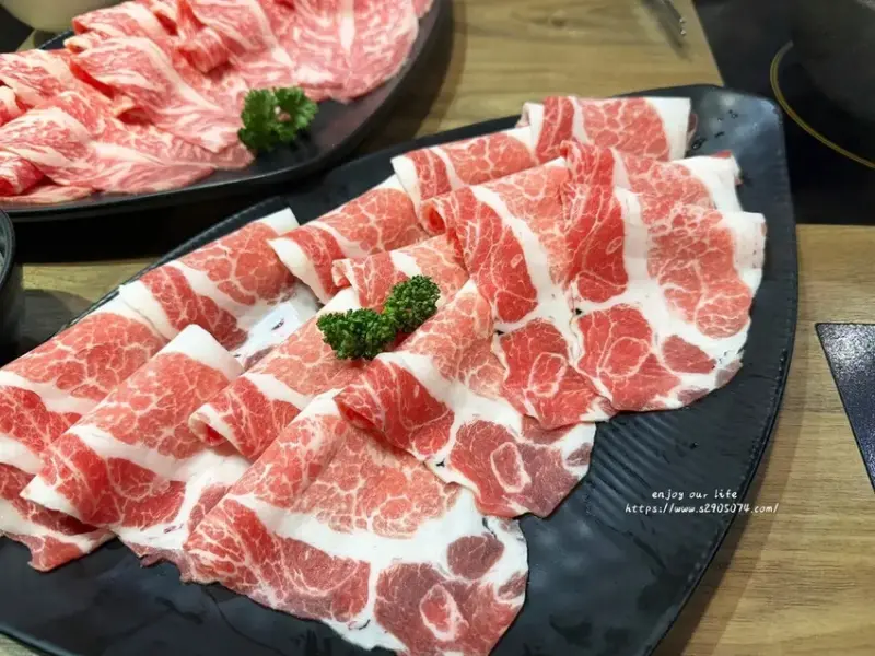 竹北-竹間精緻鍋物 ✔蔬食自助吧✔明治冰淇淋、飲料請自取✔個