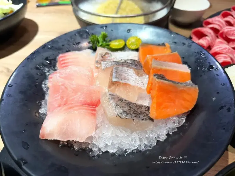 竹北-竹間精緻鍋物 ✔蔬食自助吧✔明治冰淇淋、飲料請自取✔個